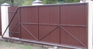 Купить откатные ворота из профнастила Вязьма, цена от 1731 руб.
